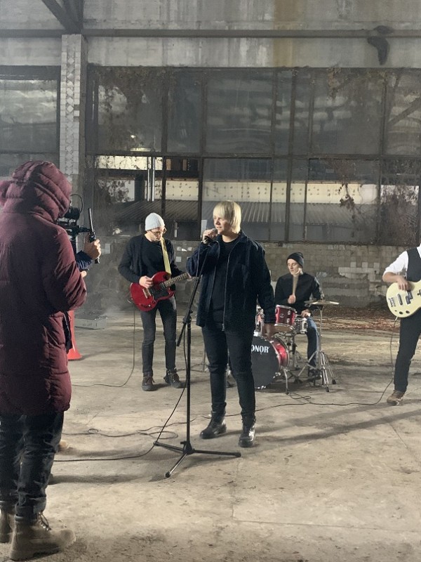 /2019/nilova_s_toboy_6.jpg Зйомки нового кліпу Ані Нілової