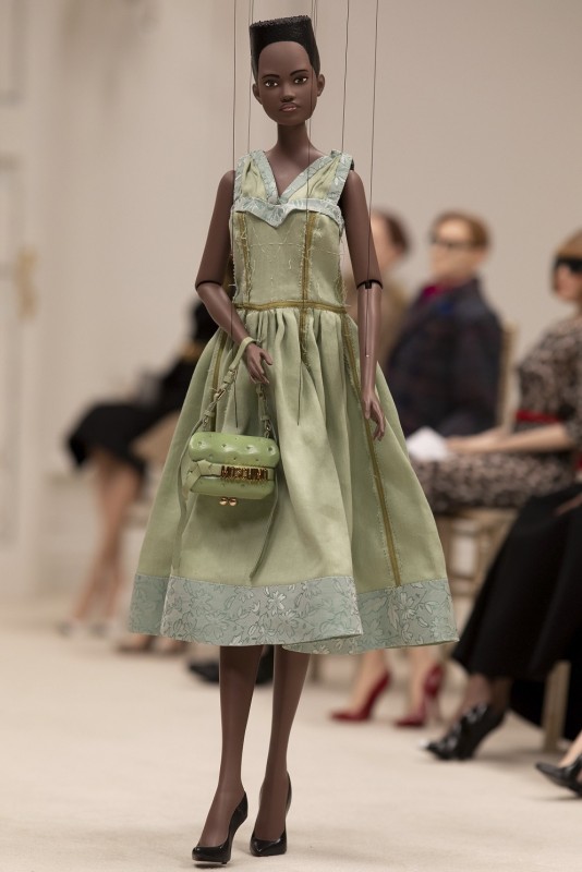 /2020/veronika-didusenko-6.jpg Moschino