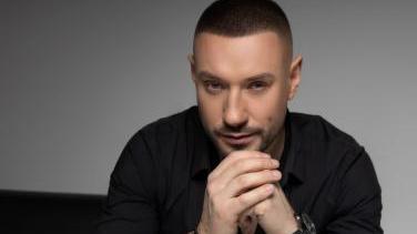 Андрій Кравченко презентує до Дня матері глибоку пісню про батьківський дім