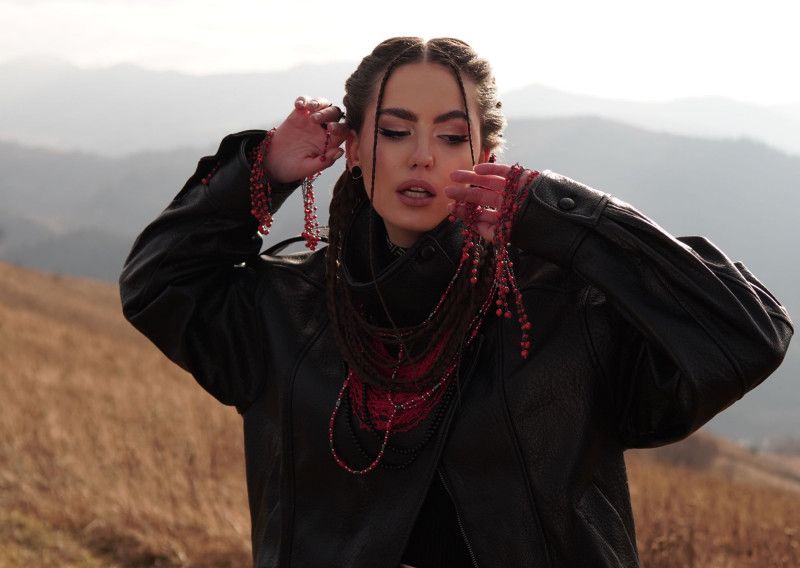 Музичний код України по-новому: TAYNA презентувала «Щедрик»