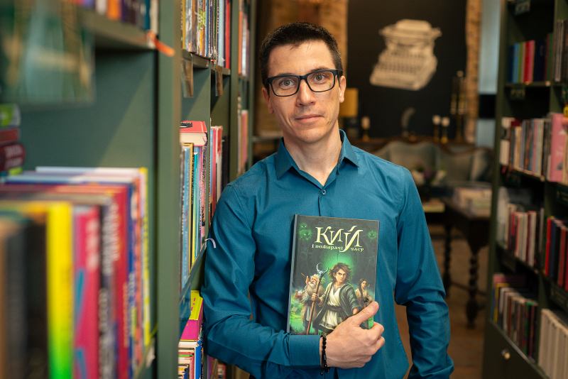 Письменник Нік Лисицький Письменник Нік Лисицький